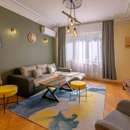 1 Minute Walk To Main Street Vitoshka, Ndk, Free Parking, 2 Bdr Sofia