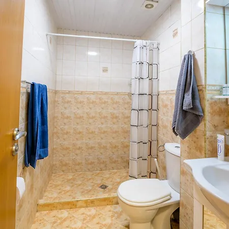 1 Minute Walk To Main Street Vitoshka, Ndk, Free Parking, 2 Bdr Sofia