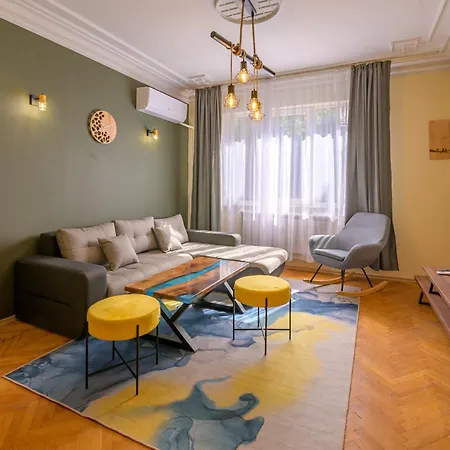 Apartment 1 Minute Walk To Main Street Vitoshka, Ndk, Free Parking, 2 Bdr *
