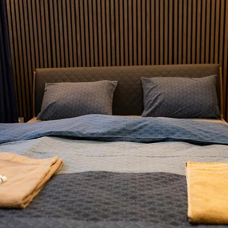 1 Minute Walk To Main Street Vitoshka, Ndk, Free Parking, 2 Bdr Appartement *