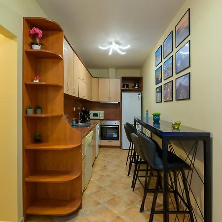 1 Minute Walk To Main Street Vitoshka, Ndk, Free Parking, 2 Bdr * Sofia