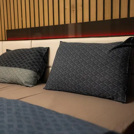 1 Minute Walk To Main Street Vitoshka, Ndk, Free Parking, 2 Bdr