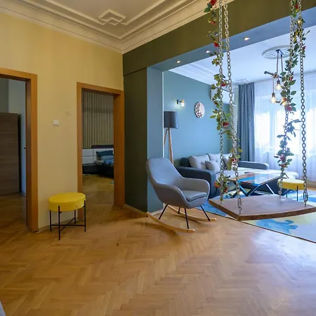 1 Minute Walk To Main Street Vitoshka, Ndk, Free Parking, 2 Bdr Apartamento